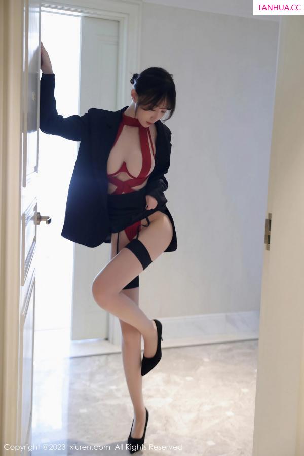 玥儿玥  [XiuRen]高清写真图 2023.07.19 No.7102 玥儿玥er 杭州旅拍第25张图片